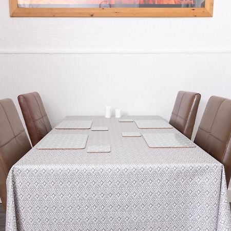 Entire House - 2 Bedroom - 3 Bed - Free Wifi - Tv Clayton-le-Moors 외부 사진