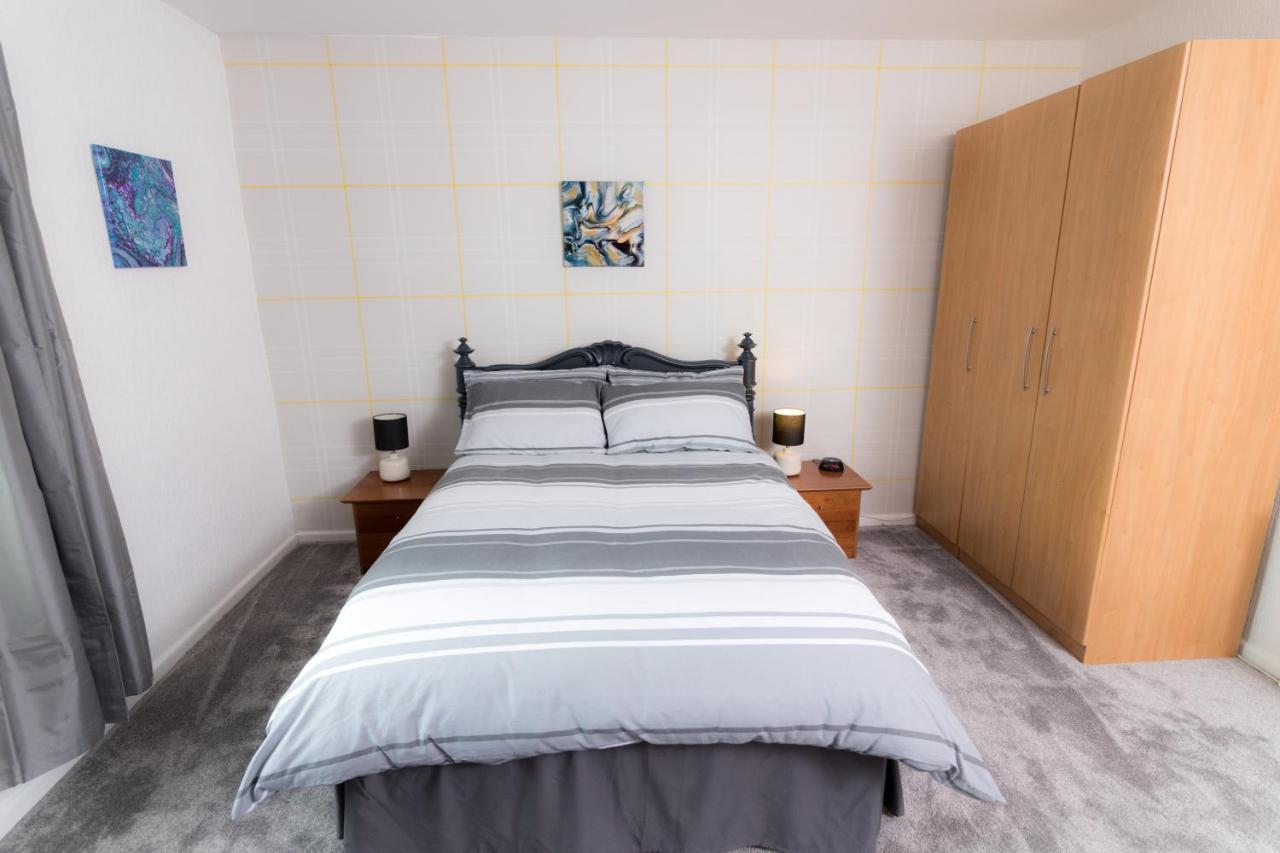 Entire House - 2 Bedroom - 3 Bed - Free Wifi - Tv Clayton-le-Moors 외부 사진