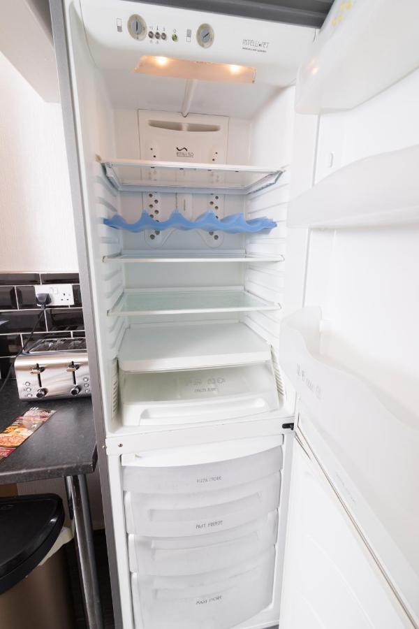 Entire House - 2 Bedroom - 3 Bed - Free Wifi - Tv Clayton-le-Moors 외부 사진